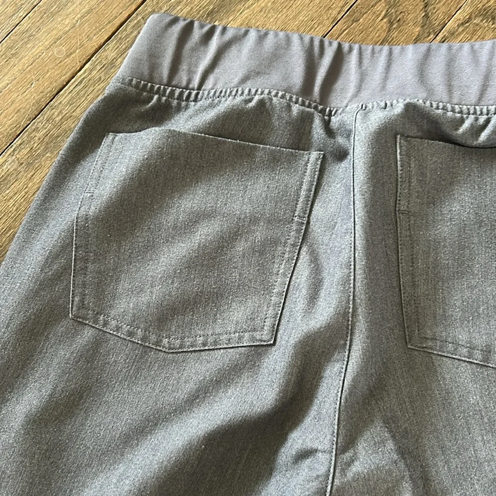FIGS Scrubs - Picture 10 of 12